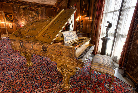 Cuneo Grand Piano Salon